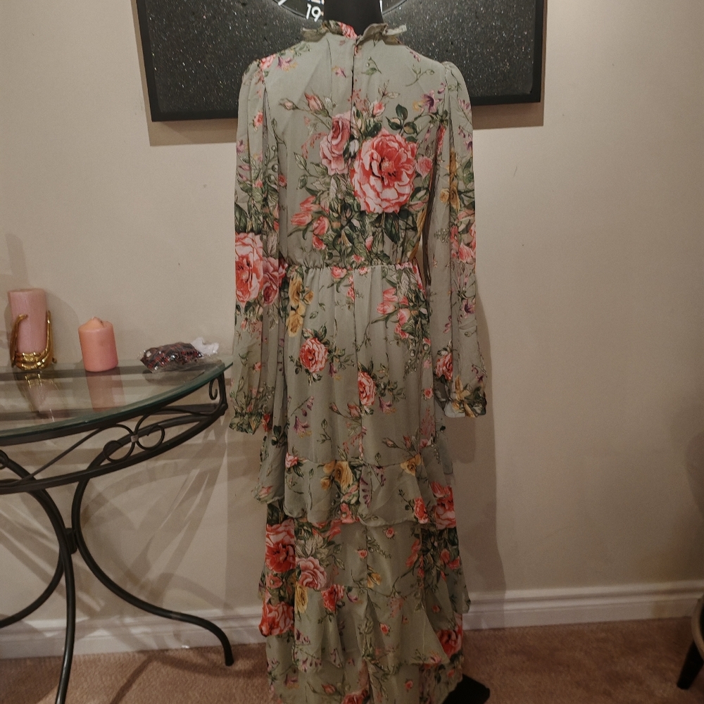 Vila tiered maxi summer vacation dress in garden floral - Picture 8 of 14